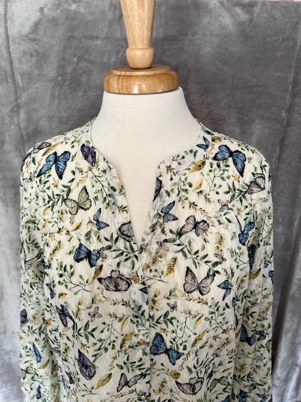 MOD Lusive Butterfly Floral Chiffon Blouse Women Medium NWT Button Up